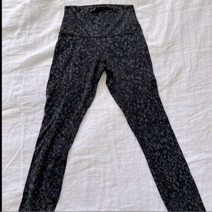Lululemon Align pant in Wild thing camo deep coal multi print